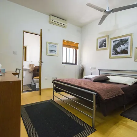 Bed & Breakfast Harbour View Host Family