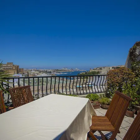 Harbour View Host Family 4*