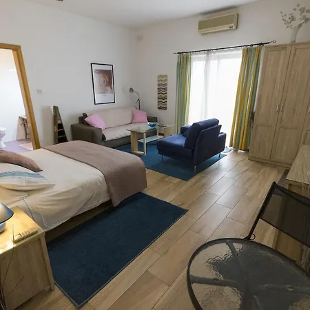 Harbour View Host Family 4*