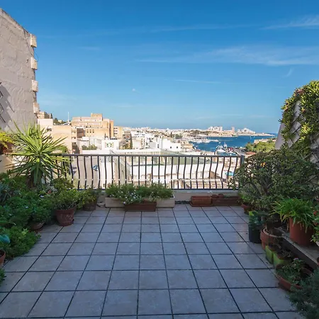 Harbour View Host Family Bed and breakfast Pietà