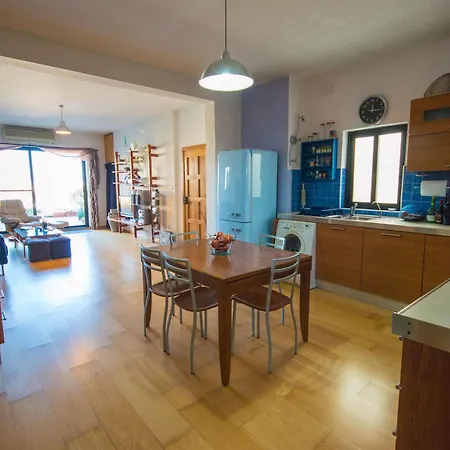 Bed & Breakfast Harbour View Host Family Bed And Breakfast Pieta